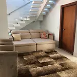 Suite Com Janela Para O Jardim